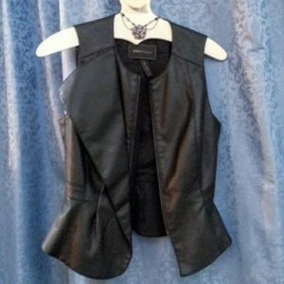 BCBG Max Azria Vegan Leather Peplum Zip-up vest XS - Picture 4 of 6
